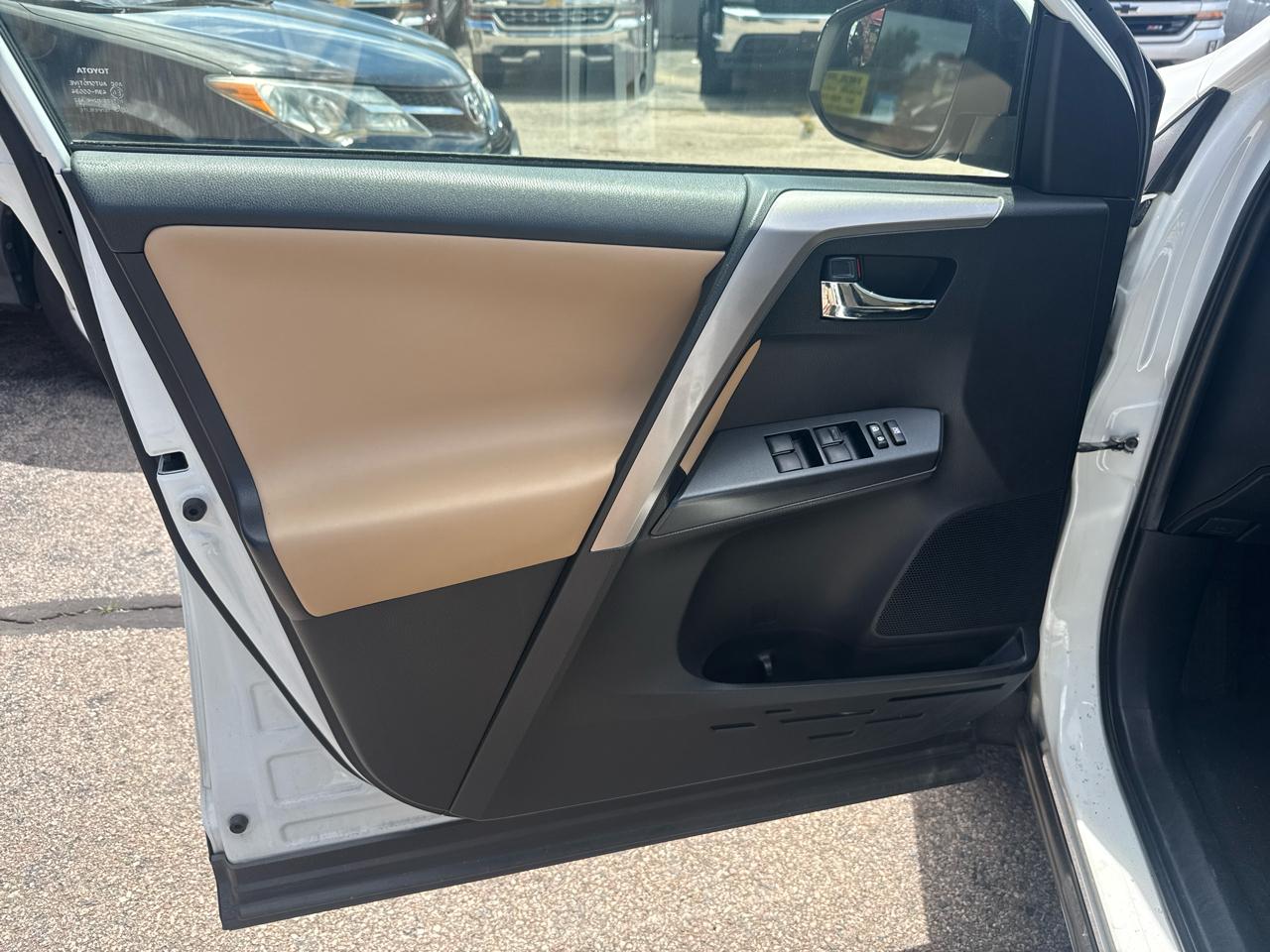 Toyota RAV4 XLE AWD 2017