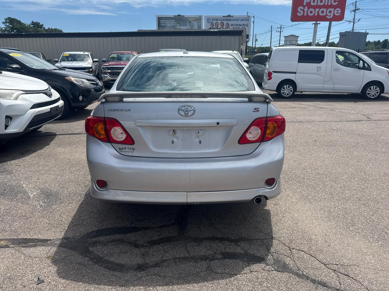 Toyota Corolla Base 5-Speed MT 2010