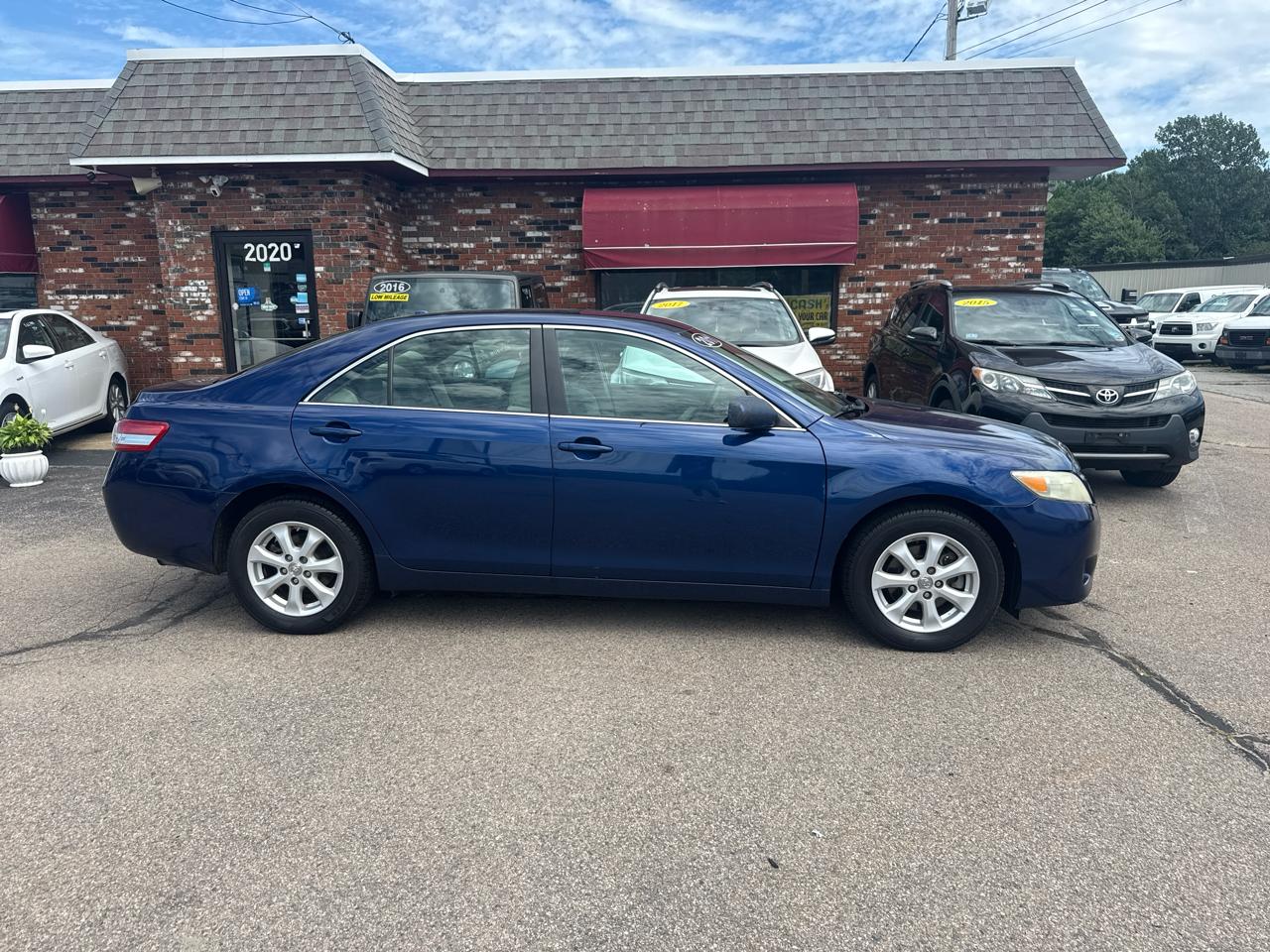 Toyota Camry Base 6-Spd AT 2011