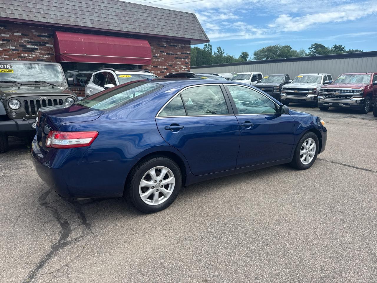Toyota Camry Base 6-Spd AT 2011
