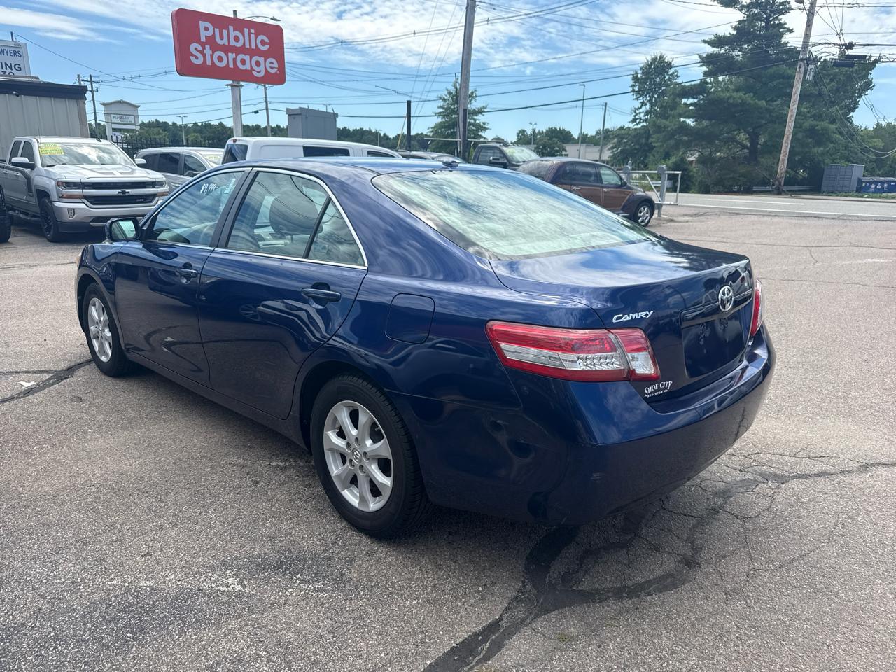 Toyota Camry Base 6-Spd AT 2011