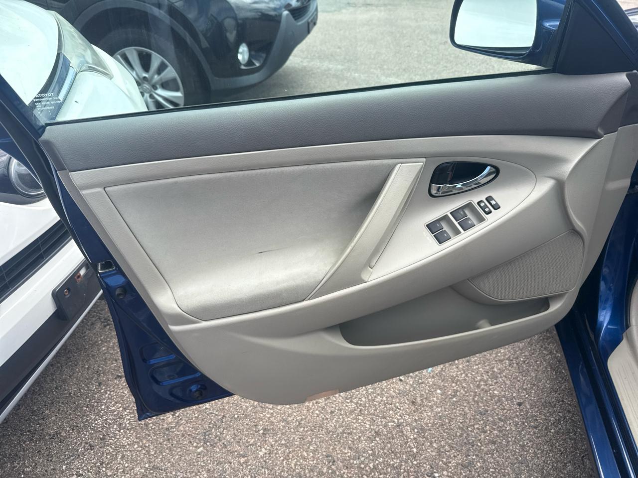 Toyota Camry Base 6-Spd AT 2011