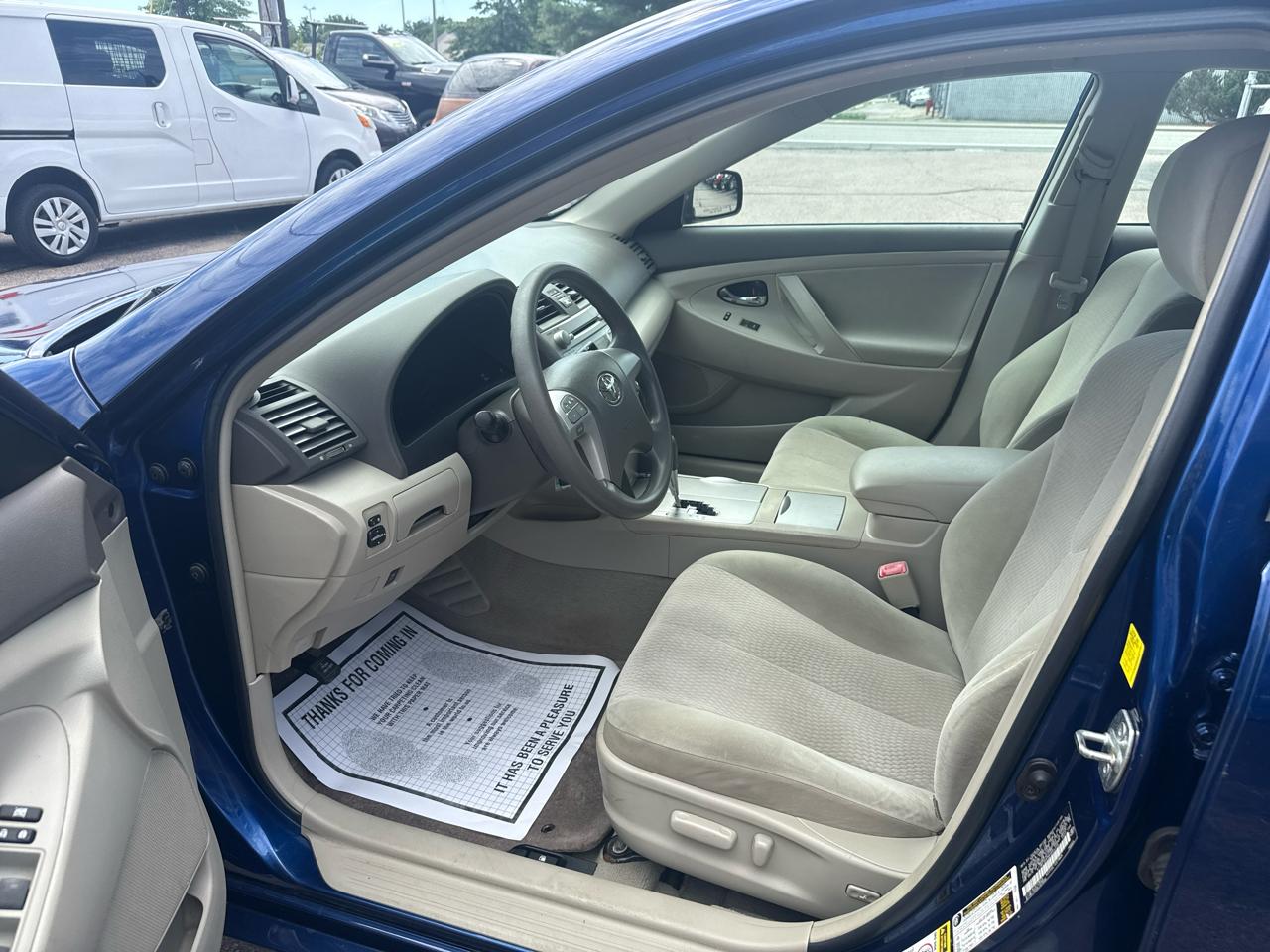 Toyota Camry Base 6-Spd AT 2011