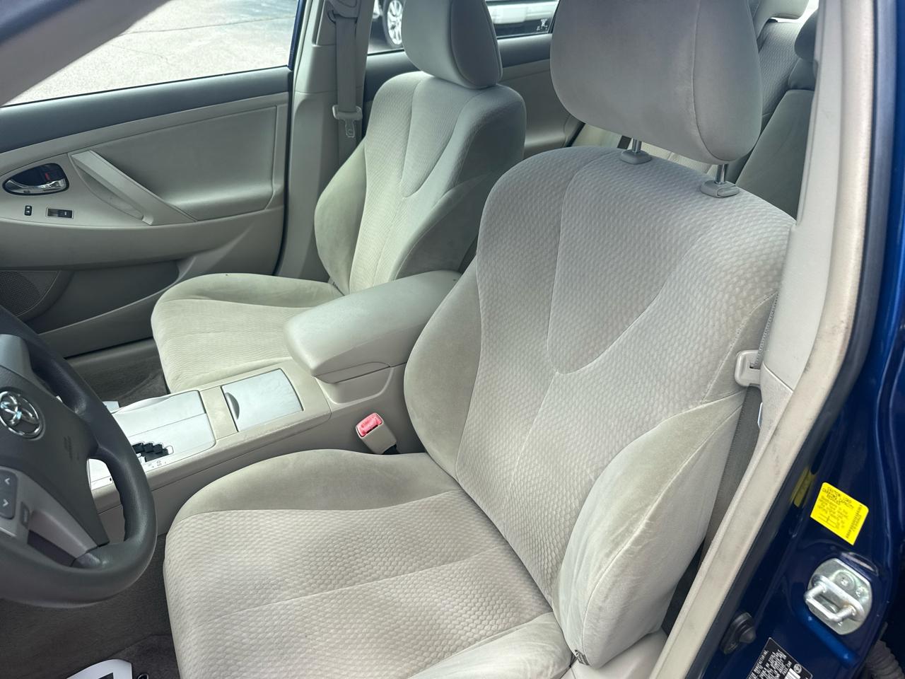Toyota Camry Base 6-Spd AT 2011