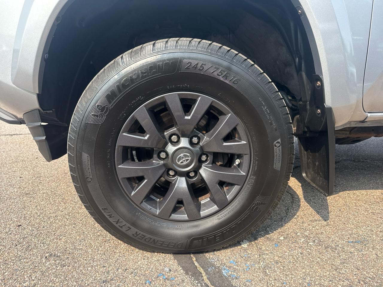 Toyota Tacoma 4WD Double Cab LB V6 AT SR5 (Natl) 2020