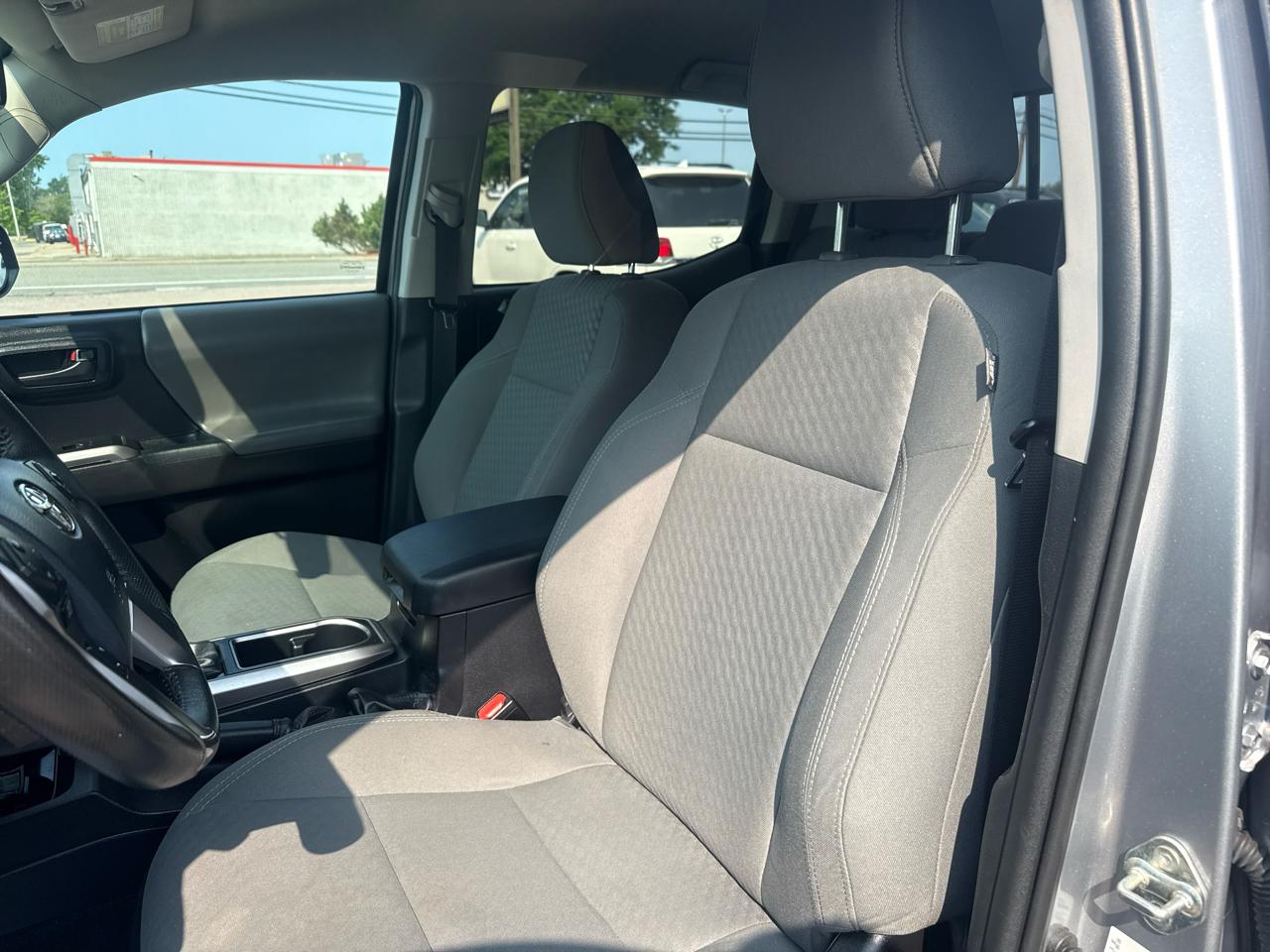 Toyota Tacoma 4WD Double Cab LB V6 AT SR5 (Natl) 2020