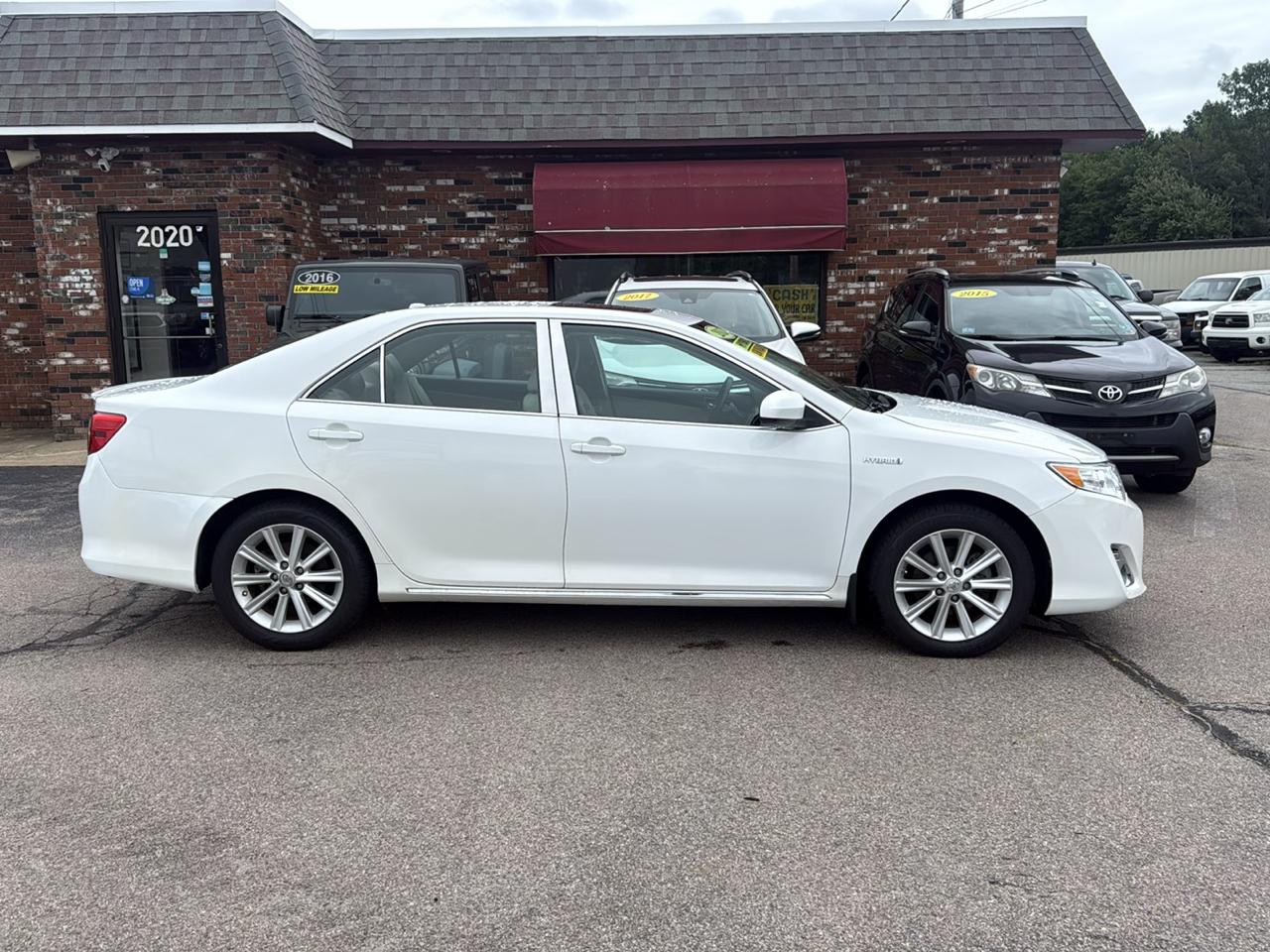 Toyota Camry Hybrid XLE 2013