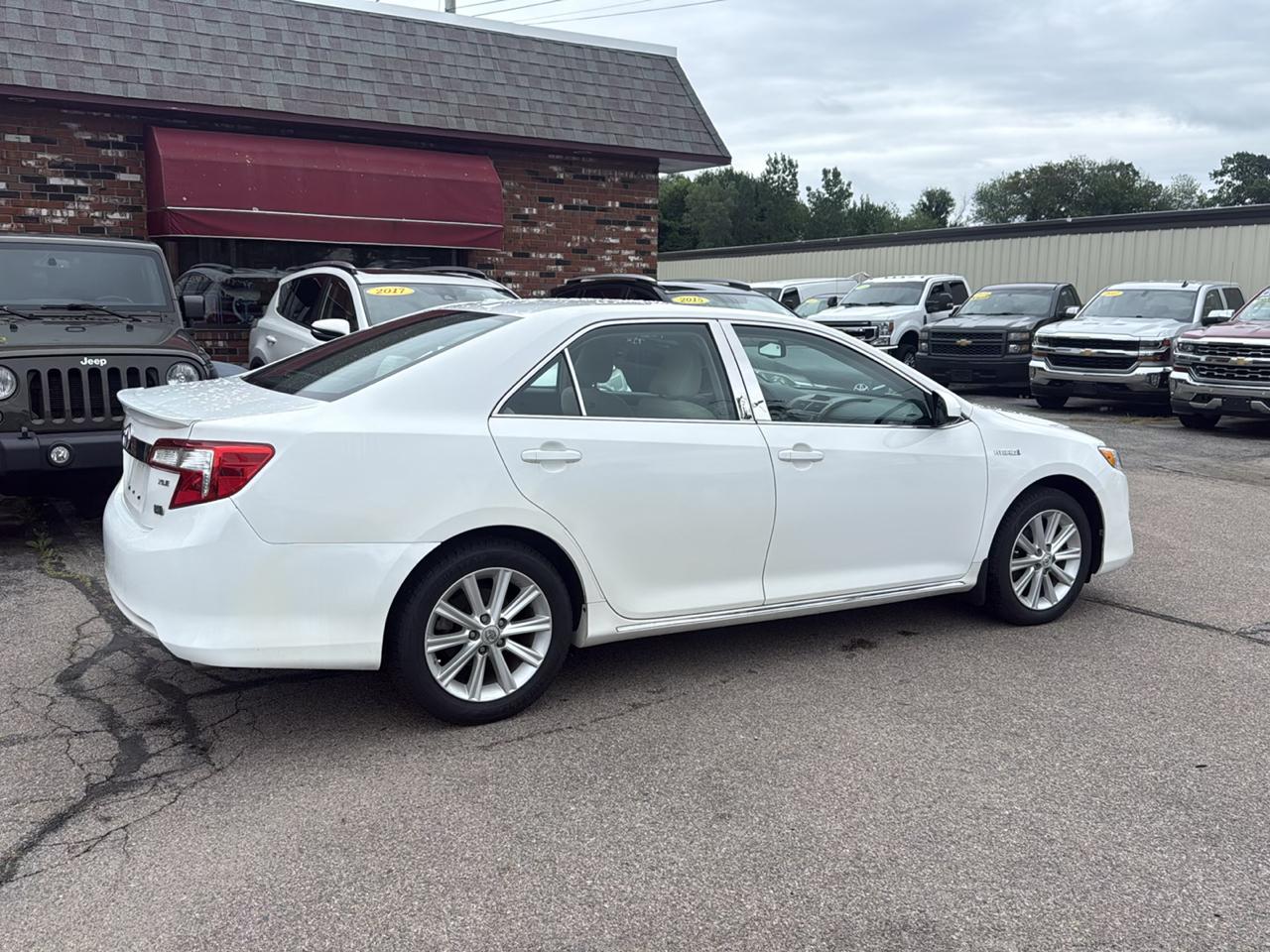 Toyota Camry Hybrid XLE 2013