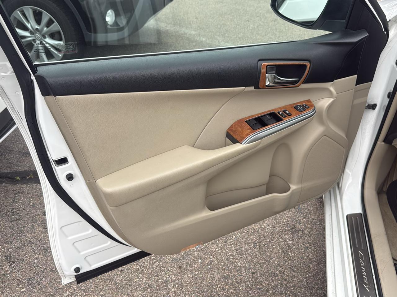 Toyota Camry Hybrid XLE 2013
