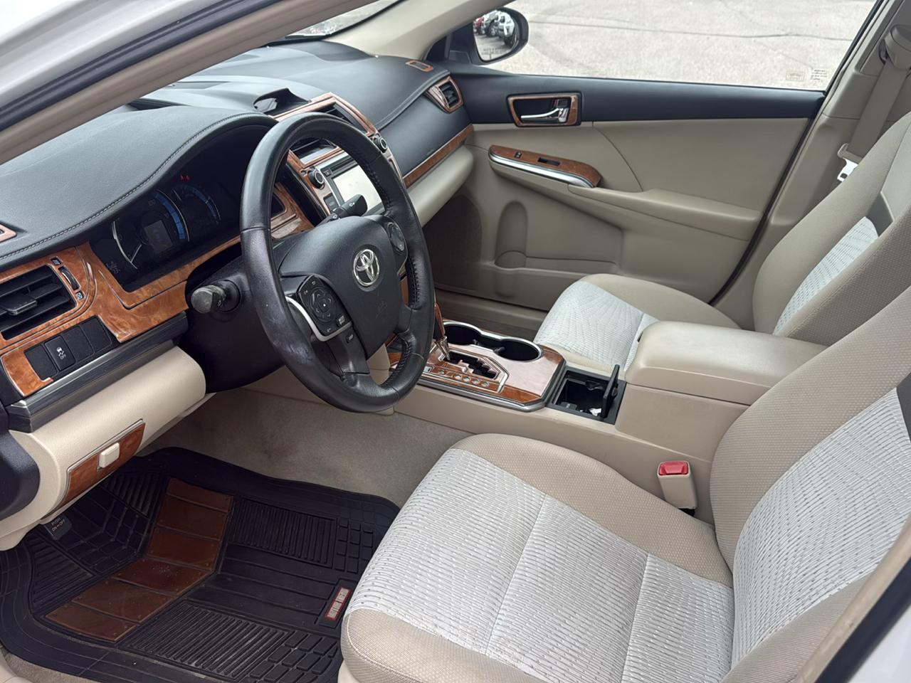 Toyota Camry Hybrid XLE 2013