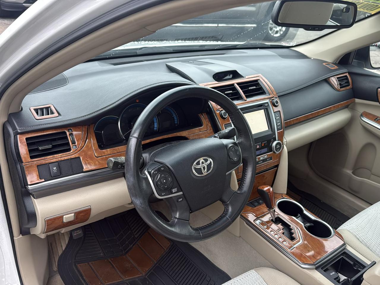 Toyota Camry Hybrid XLE 2013