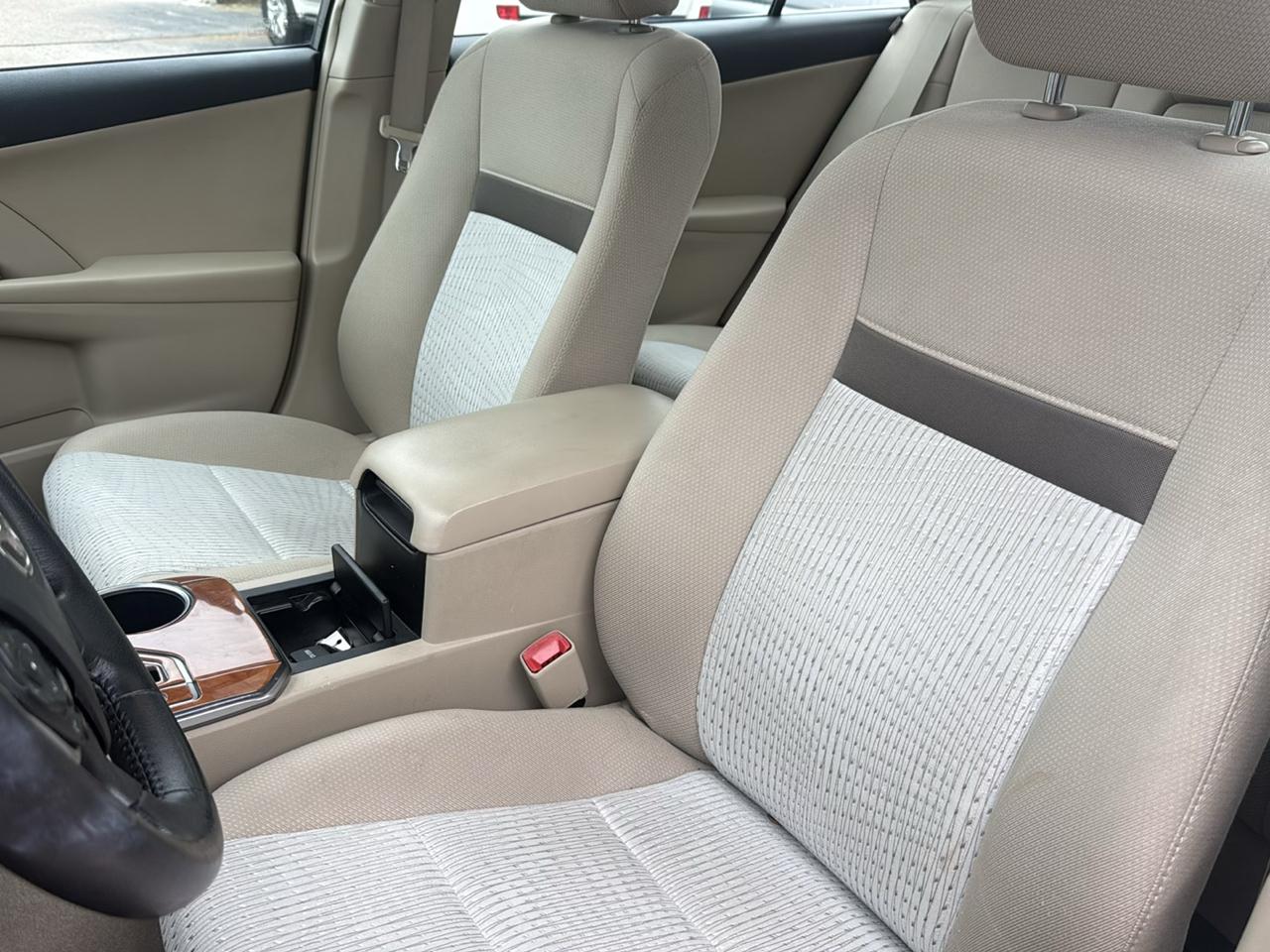 Toyota Camry Hybrid XLE 2013