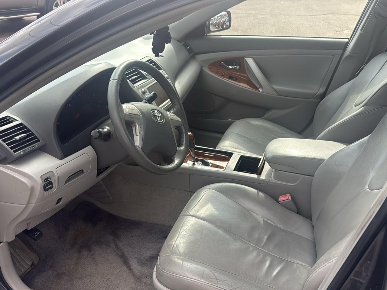Toyota Camry XLE V6 6-Spd AT 2011