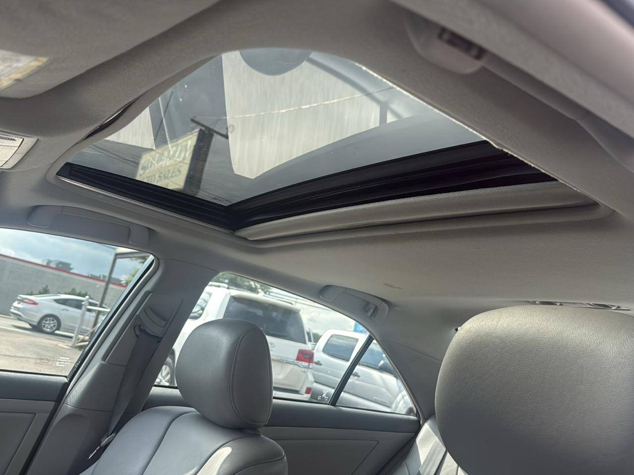 Toyota Camry XLE V6 6-Spd AT 2011