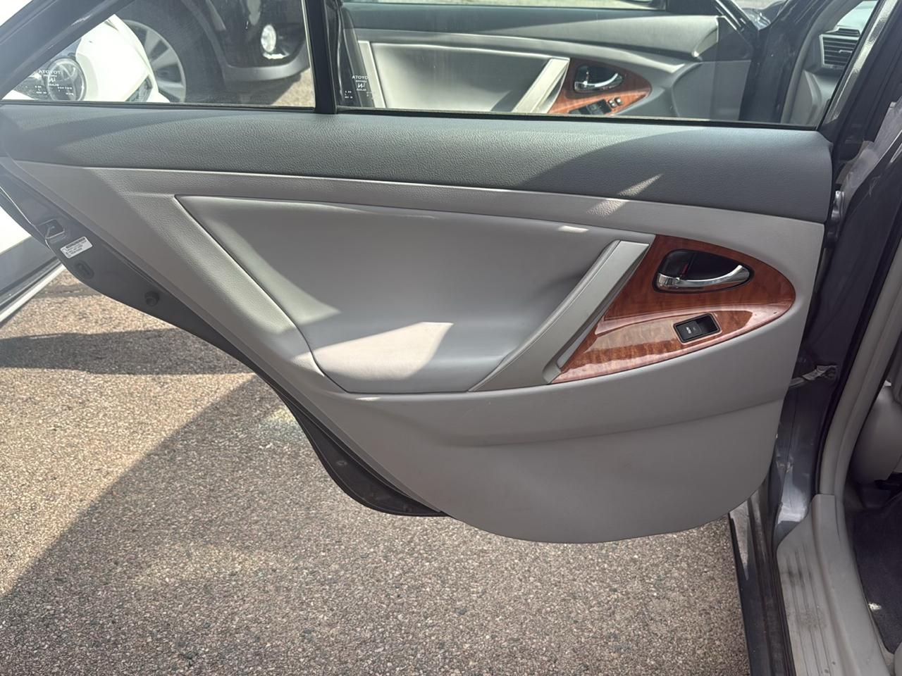 Toyota Camry XLE V6 6-Spd AT 2011