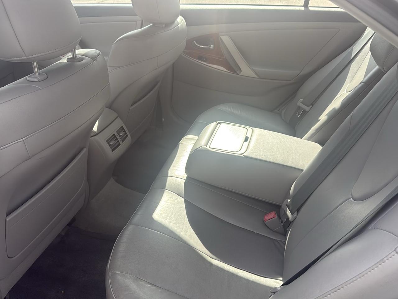 Toyota Camry XLE V6 6-Spd AT 2011