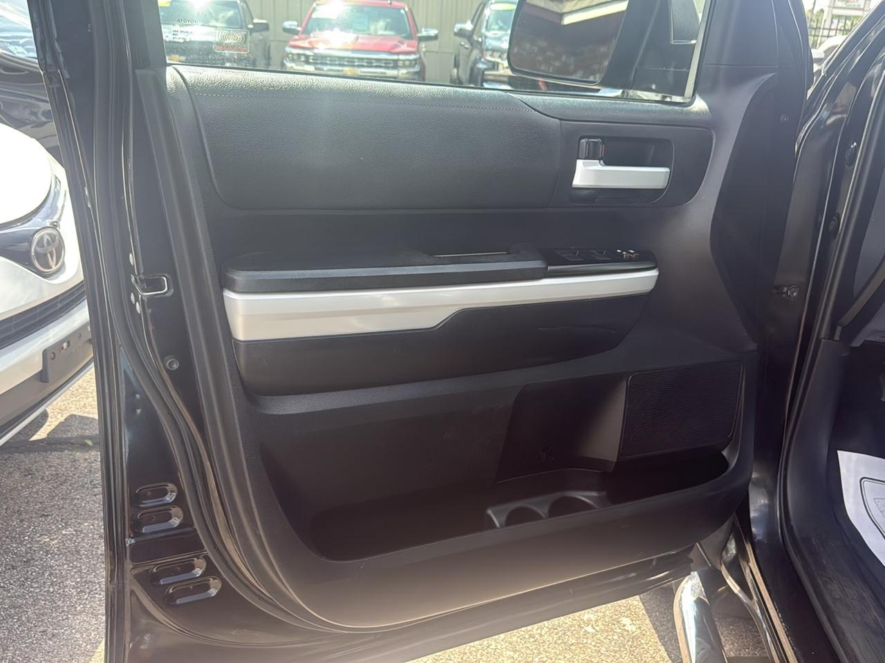 Toyota Tundra SR5 5.7L V8 Double Cab 4WD 2020