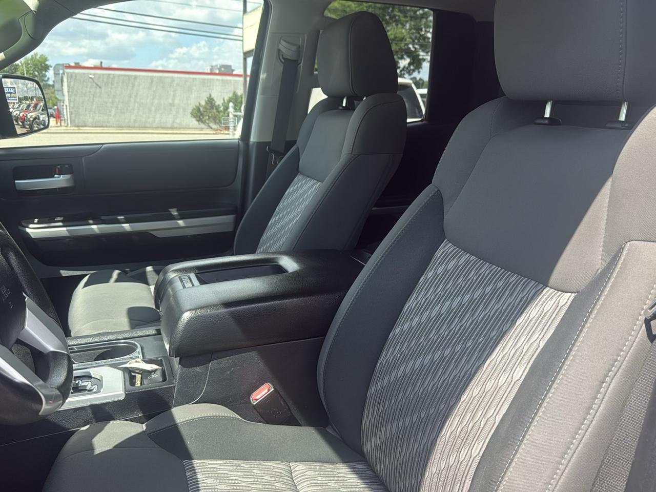 Toyota Tundra SR5 5.7L V8 Double Cab 4WD 2020