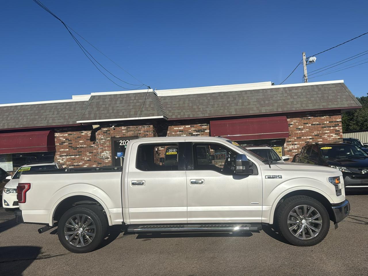 Ford F-150 2WD SuperCrew 139" Lariat 2015