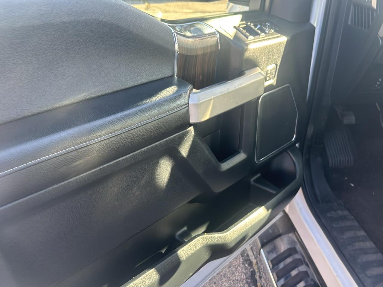 Ford F-150 2WD SuperCrew 139" Lariat 2015