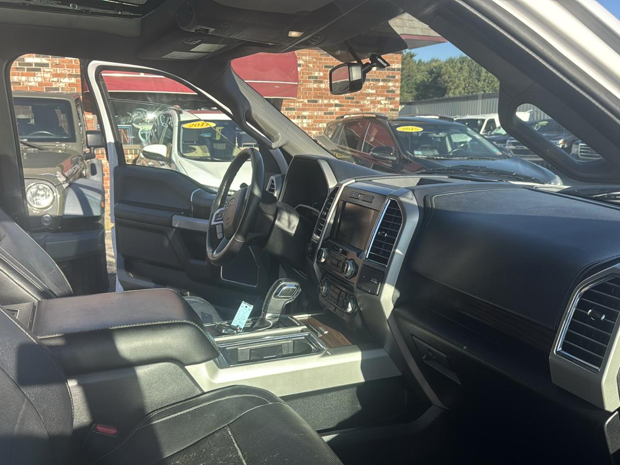 Ford F-150 2WD SuperCrew 139" Lariat 2015