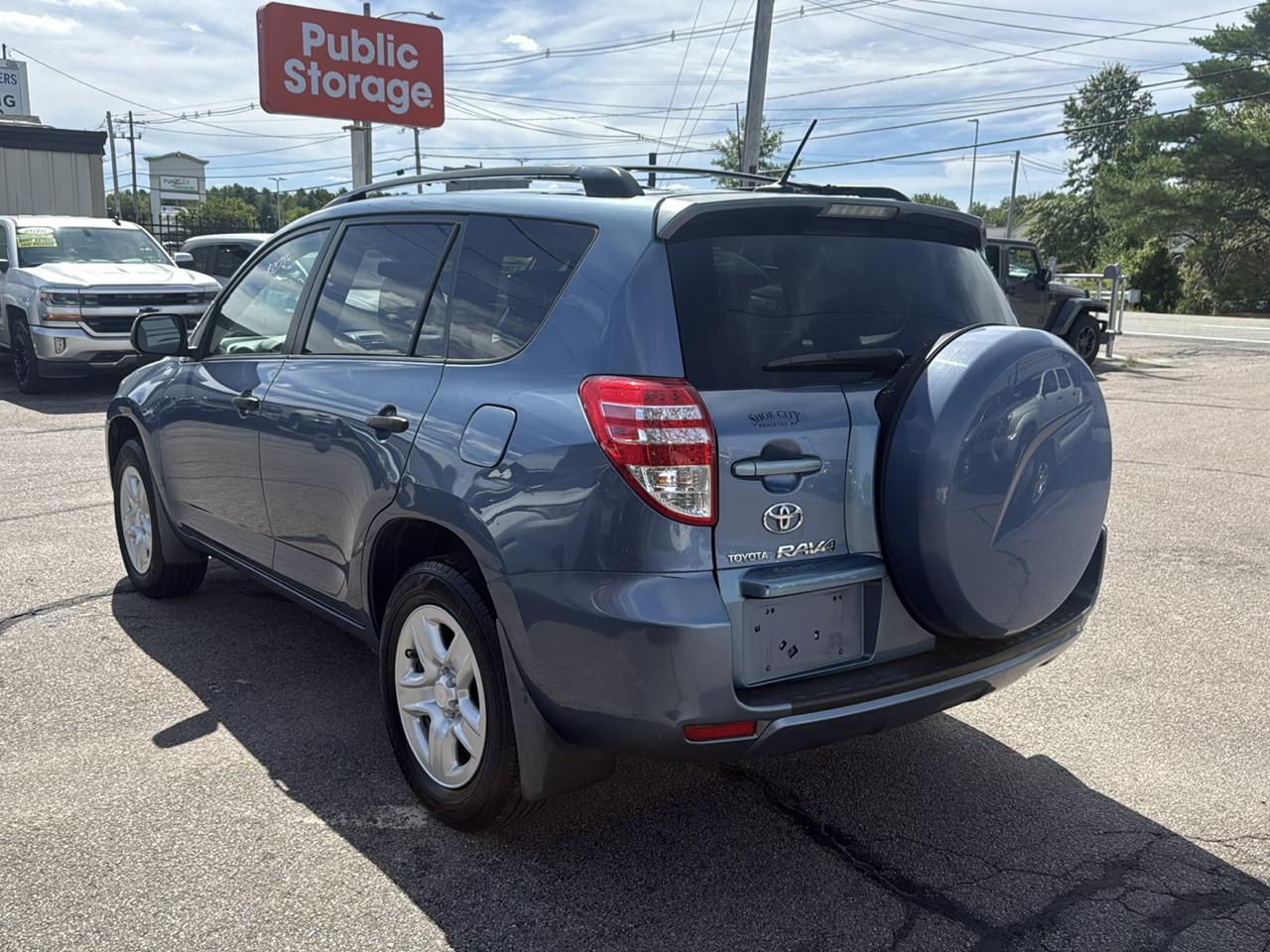 Toyota RAV4 Base I4 4WD 2009