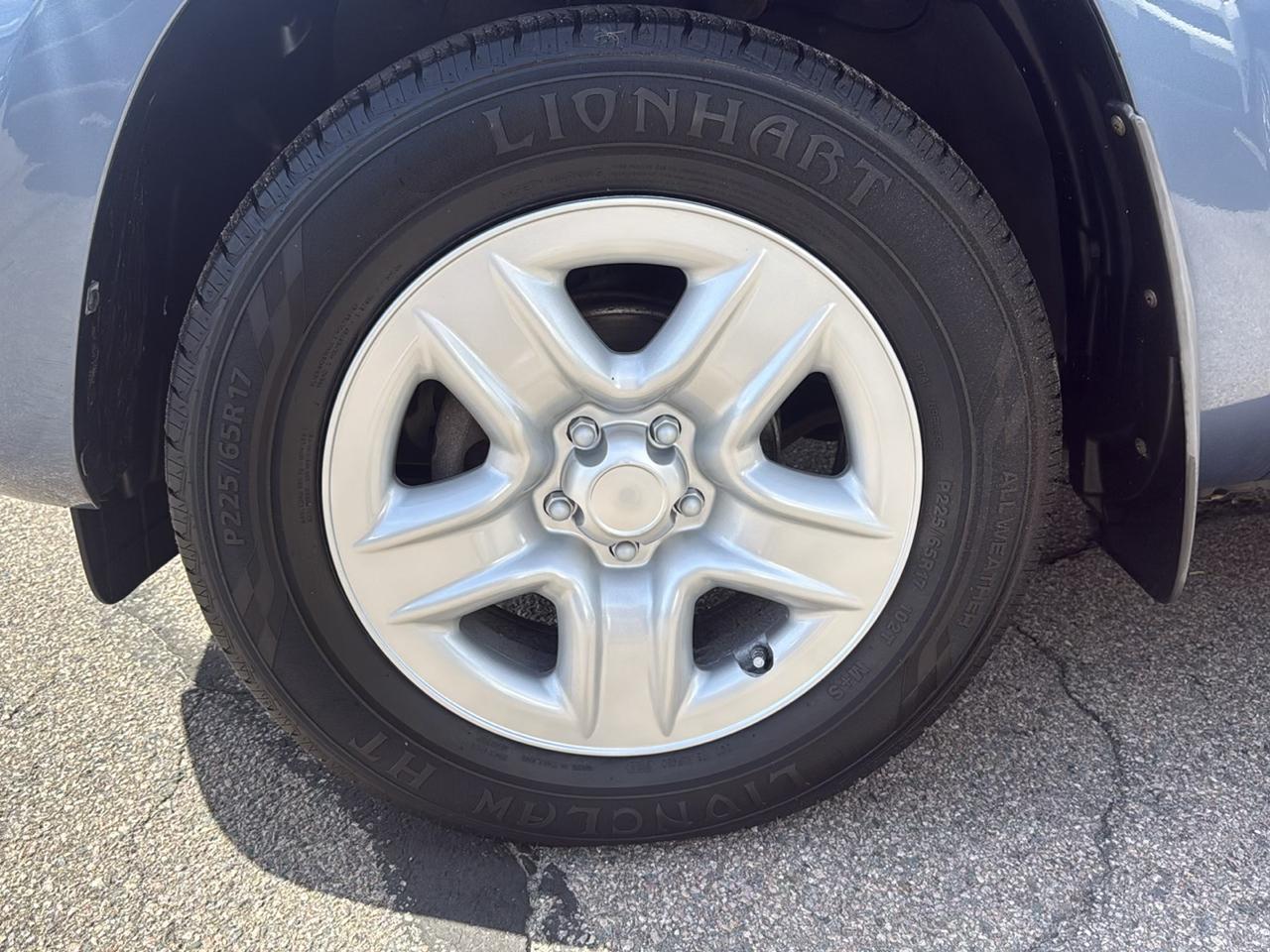 Toyota RAV4 Base I4 4WD 2009