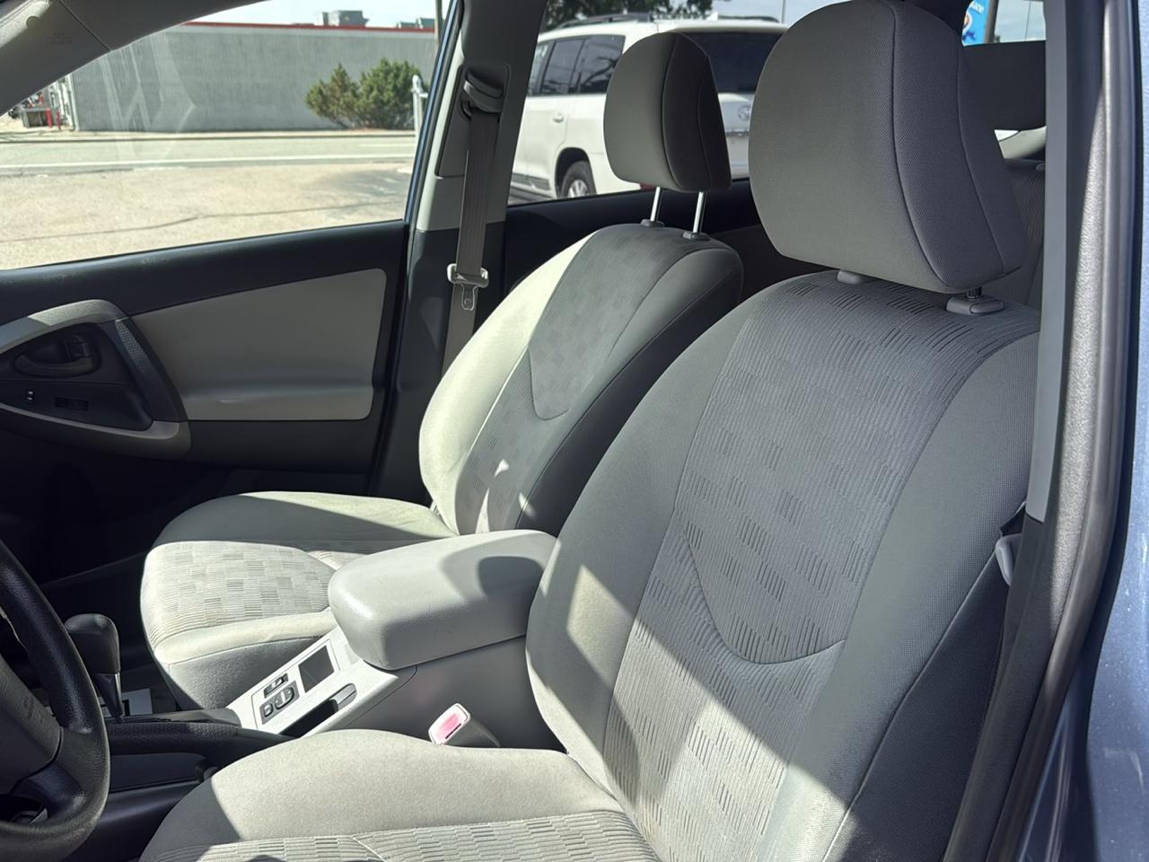 Toyota RAV4 Base I4 4WD 2009