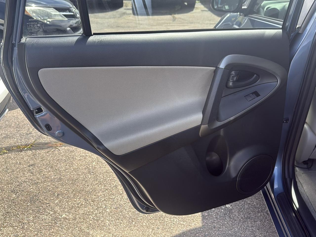 Toyota RAV4 Base I4 4WD 2009