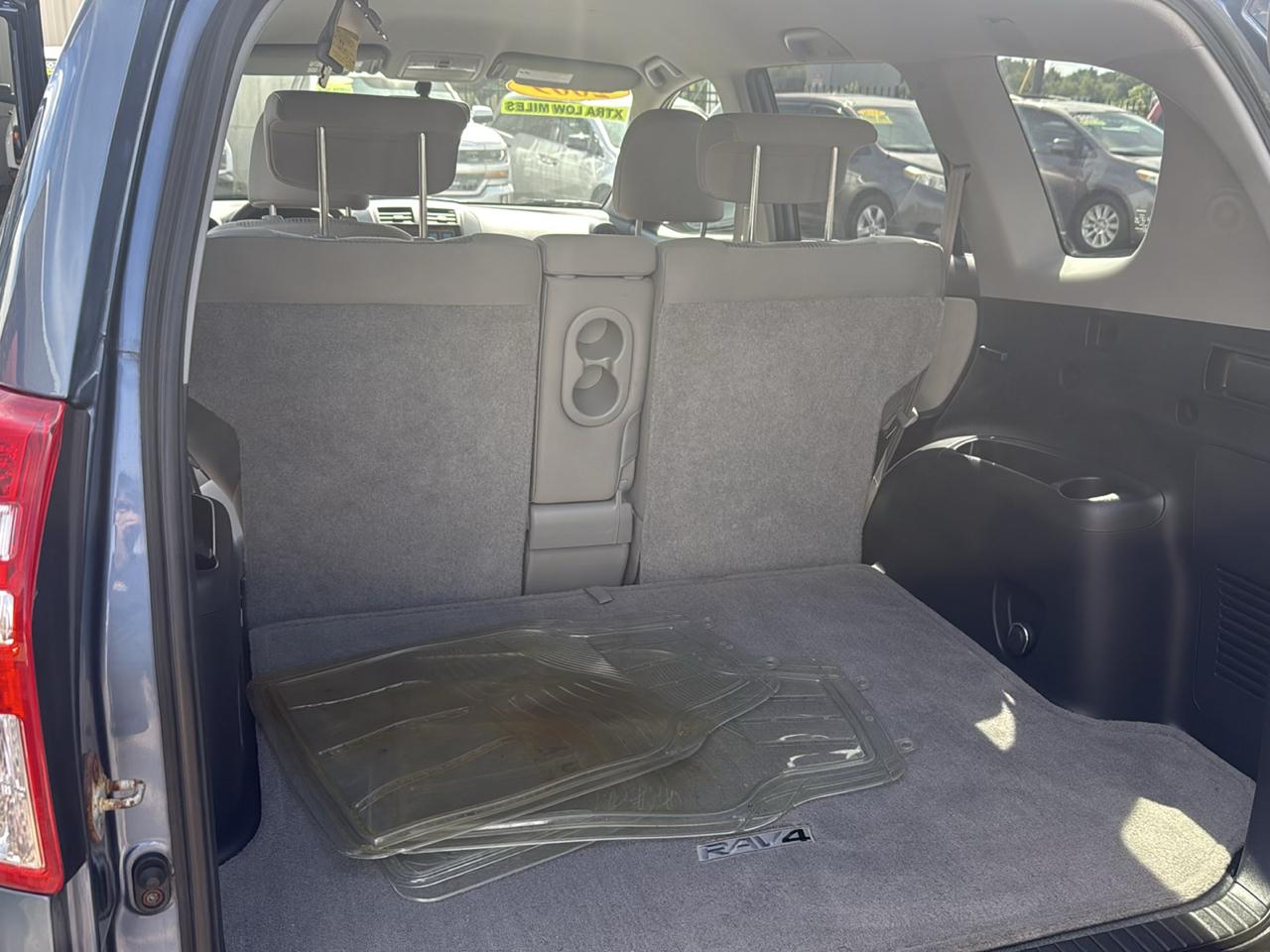 Toyota RAV4 Base I4 4WD 2009