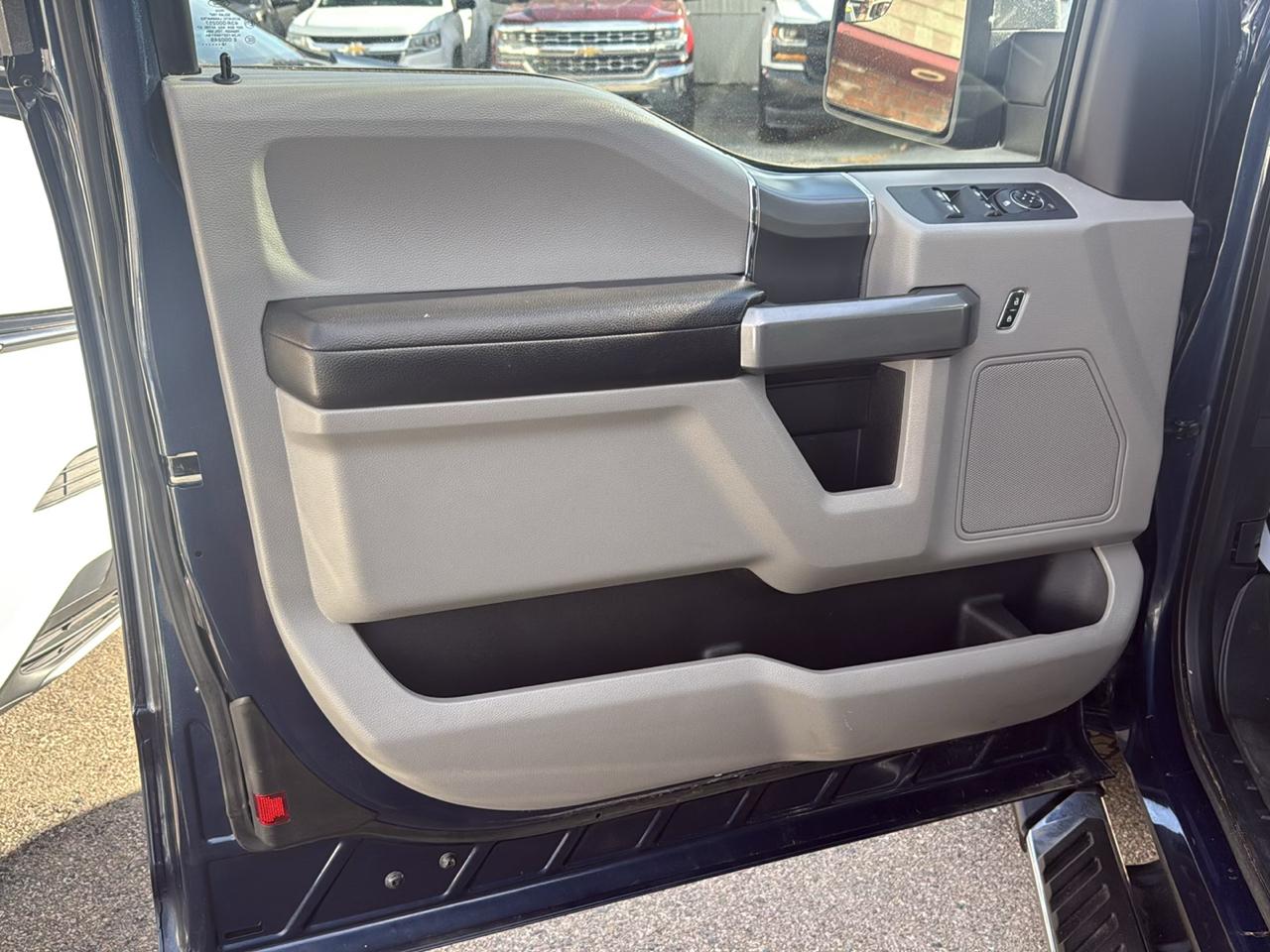Ford F-150 4WD SuperCab 163" XLT 2018