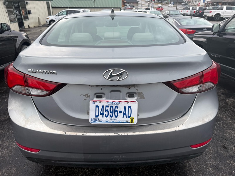 Hyundai Elantra SE 6AT 2015