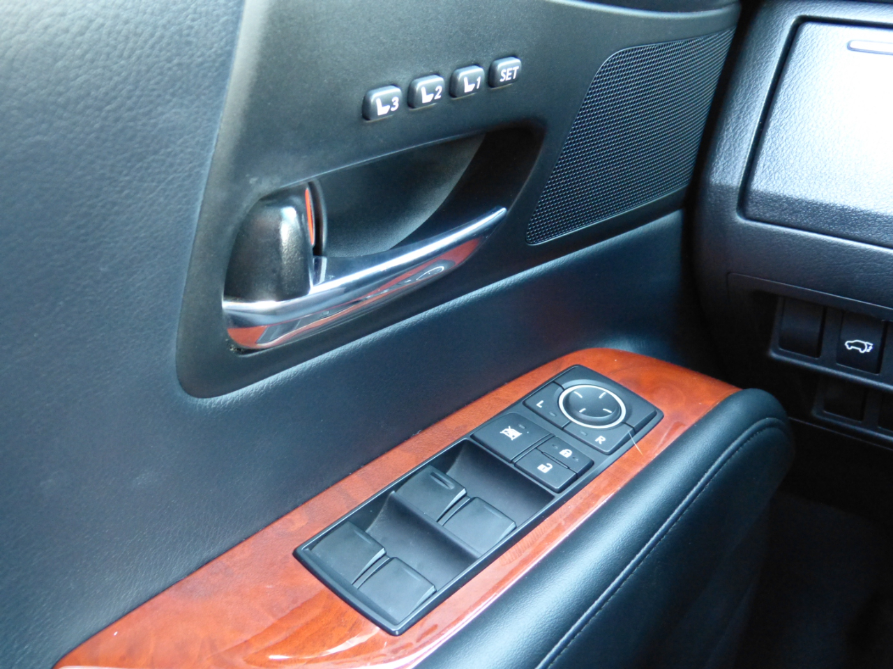 Lexus RX 450h FWD 2010 Lexus RX 450h FWD 2010