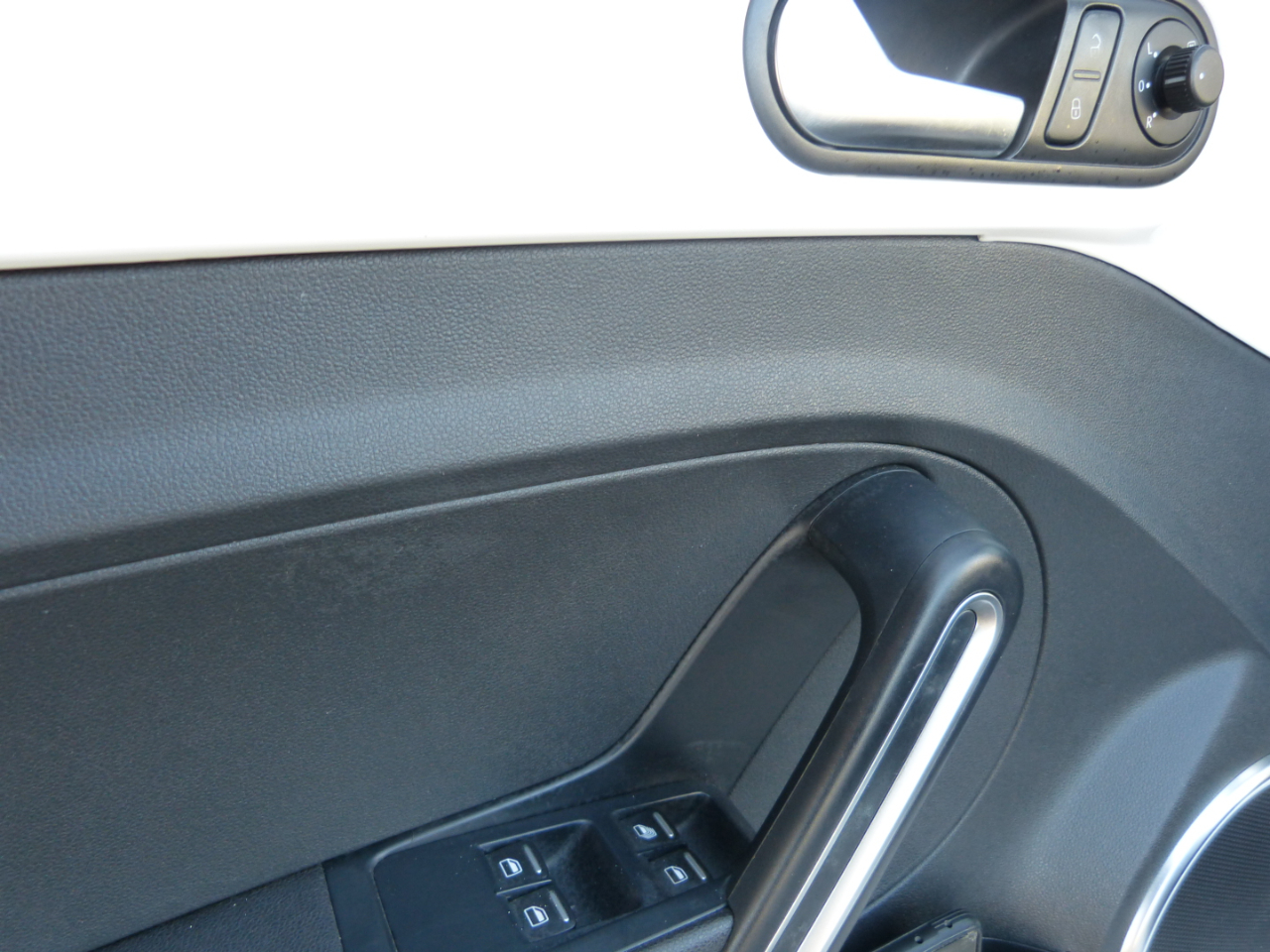 Volkswagen Beetle 2.0T Turbo Convertible 2013 Volkswagen Beetle 2.0T Turbo Convertible 2013