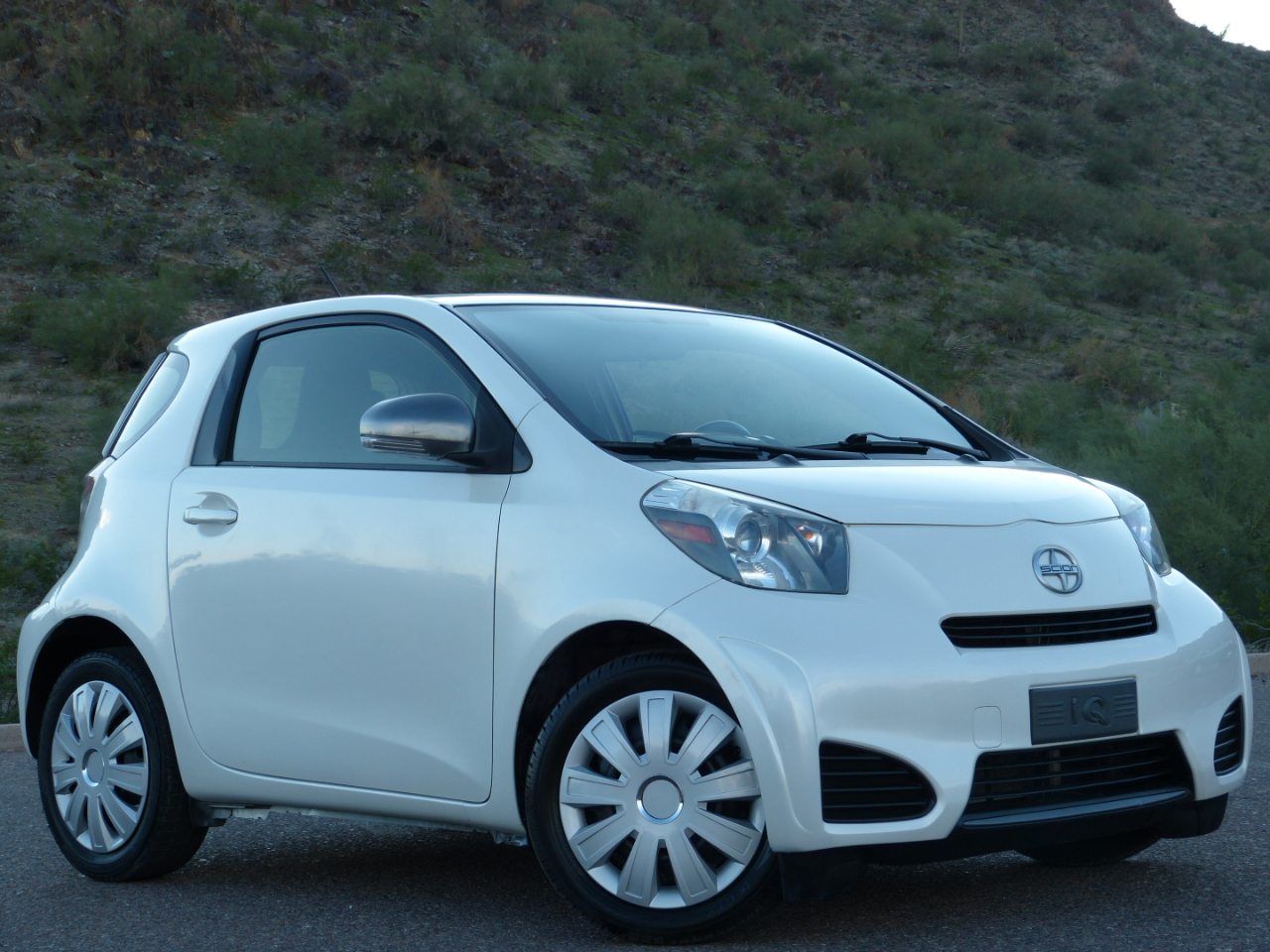 Scion iQ 3-Door Hatchback AT 2013 Scion iQ 3-Door Hatchback AT 2013