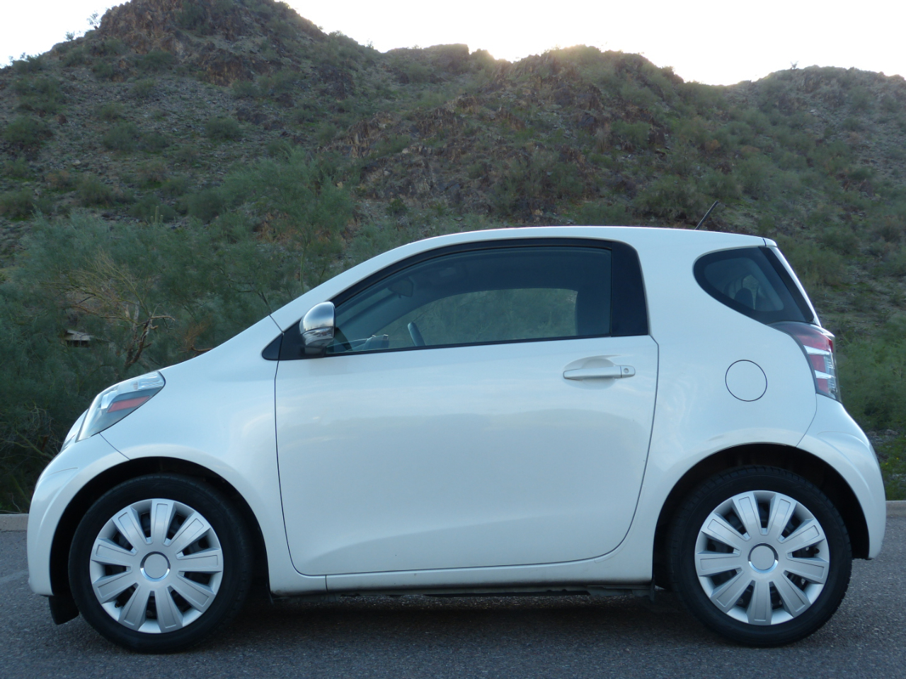 Scion iQ 3-Door Hatchback AT 2013 Scion iQ 3-Door Hatchback AT 2013