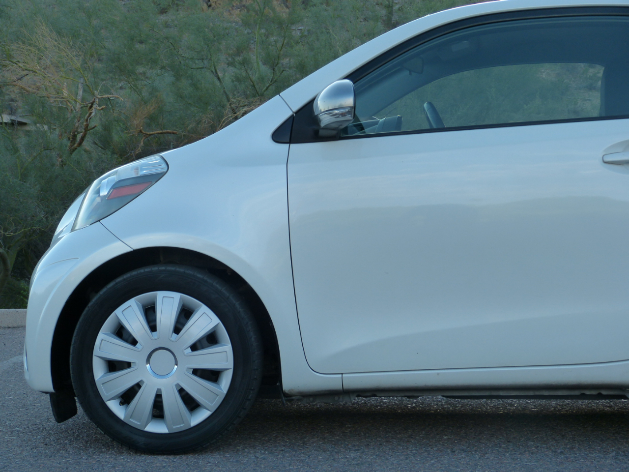 Scion iQ 3-Door Hatchback AT 2013 Scion iQ 3-Door Hatchback AT 2013