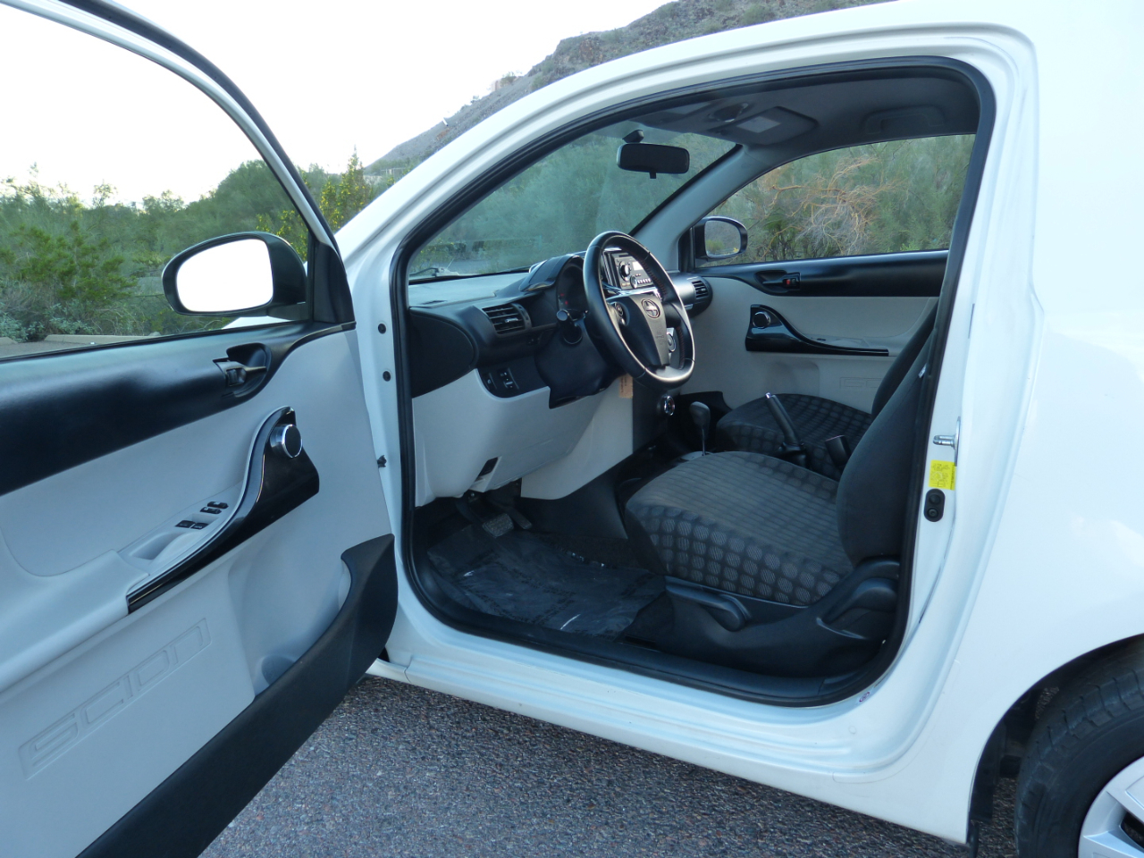 Scion iQ 3-Door Hatchback AT 2013 Scion iQ 3-Door Hatchback AT 2013