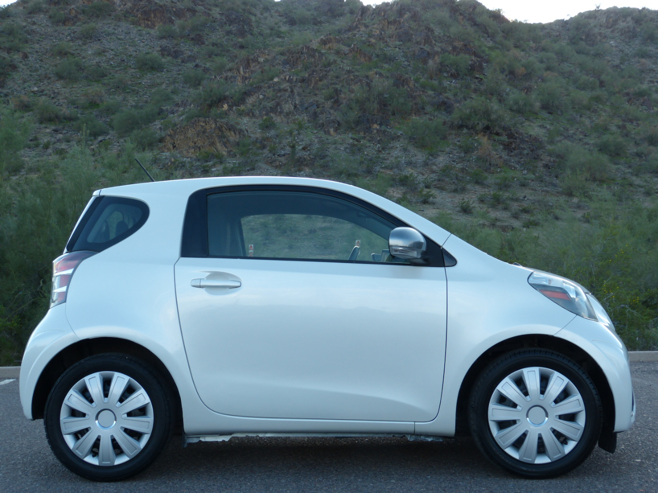 Scion iQ 3-Door Hatchback AT 2013 Scion iQ 3-Door Hatchback AT 2013