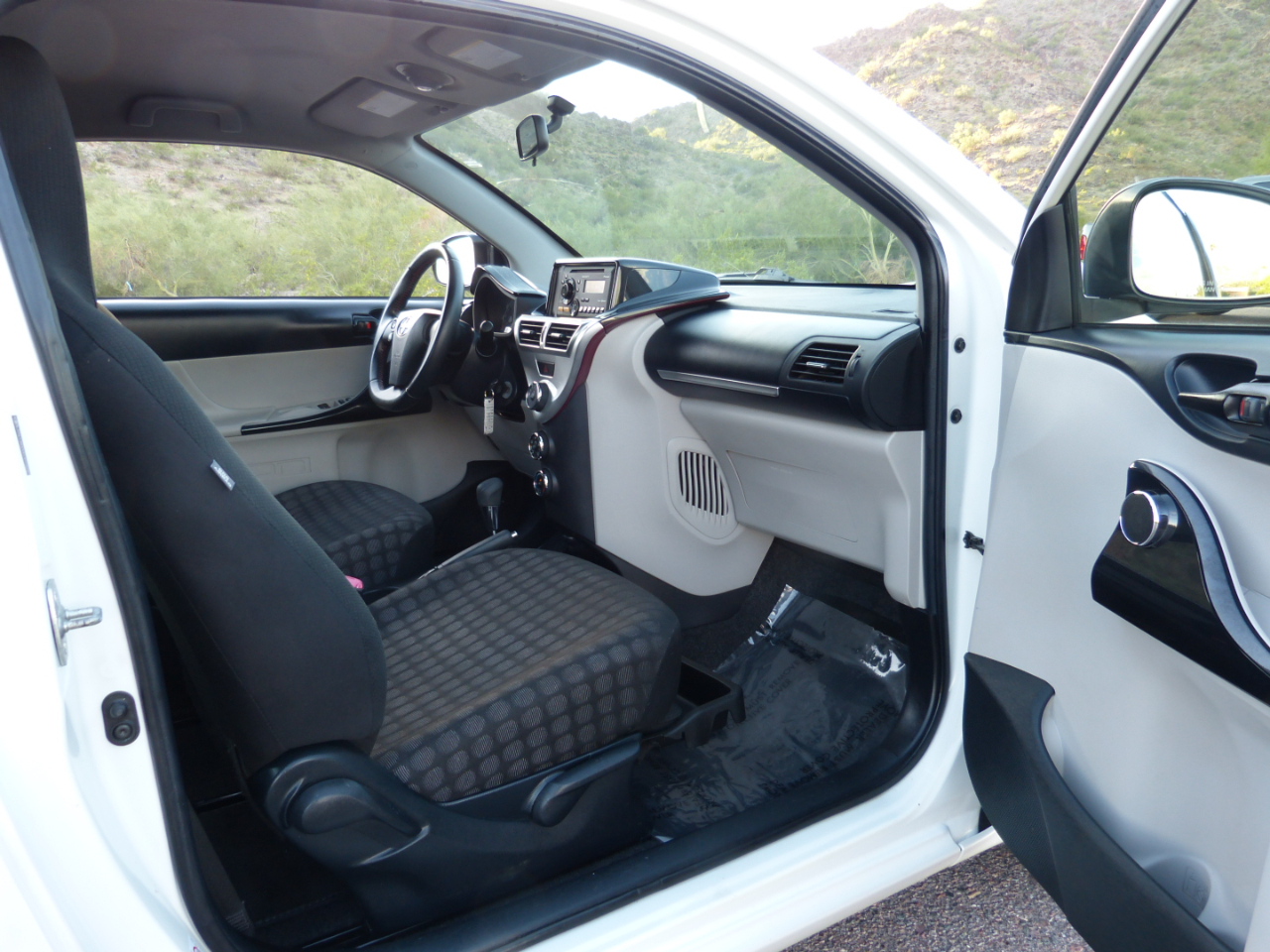 Scion iQ 3-Door Hatchback AT 2013 Scion iQ 3-Door Hatchback AT 2013