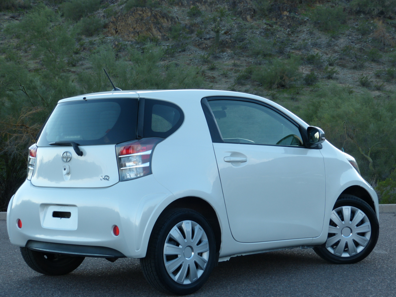 Scion iQ 3-Door Hatchback AT 2013 Scion iQ 3-Door Hatchback AT 2013
