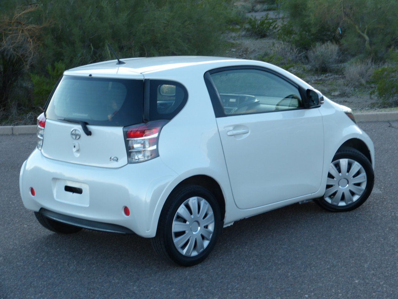 Scion iQ 3-Door Hatchback AT 2013 Scion iQ 3-Door Hatchback AT 2013