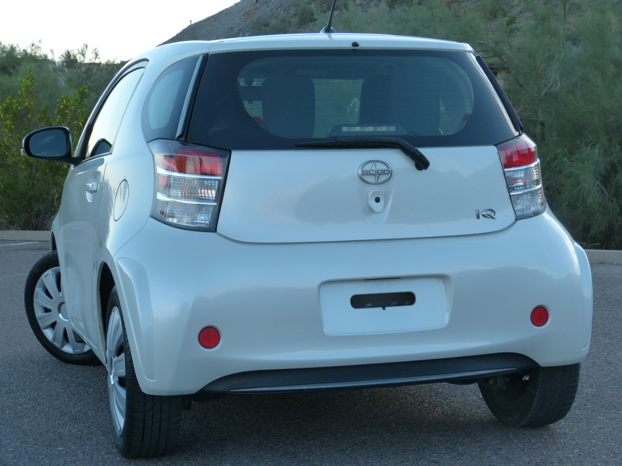 Scion iQ 3-Door Hatchback AT 2013 Scion iQ 3-Door Hatchback AT 2013