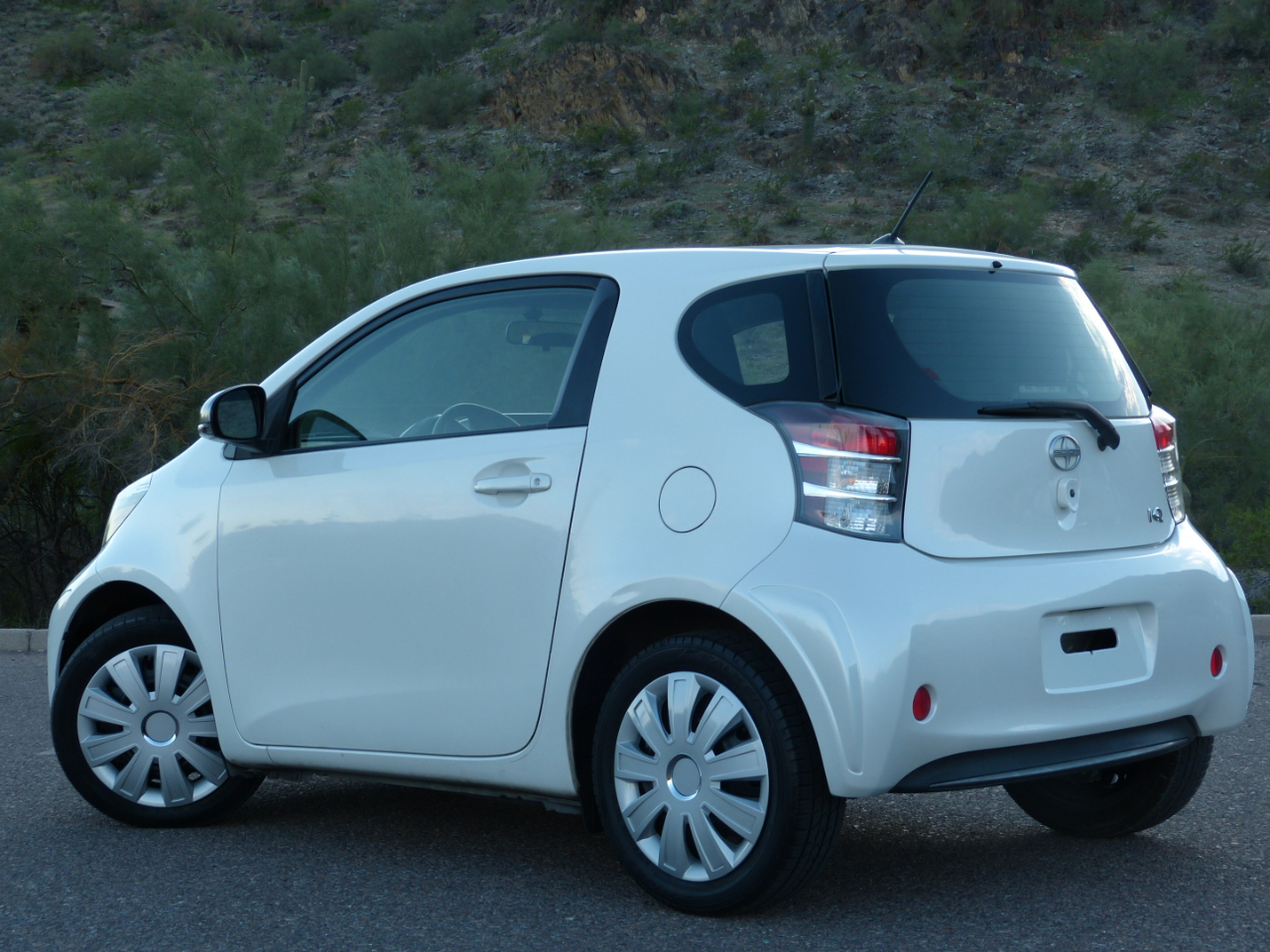 Scion iQ 3-Door Hatchback AT 2013 Scion iQ 3-Door Hatchback AT 2013