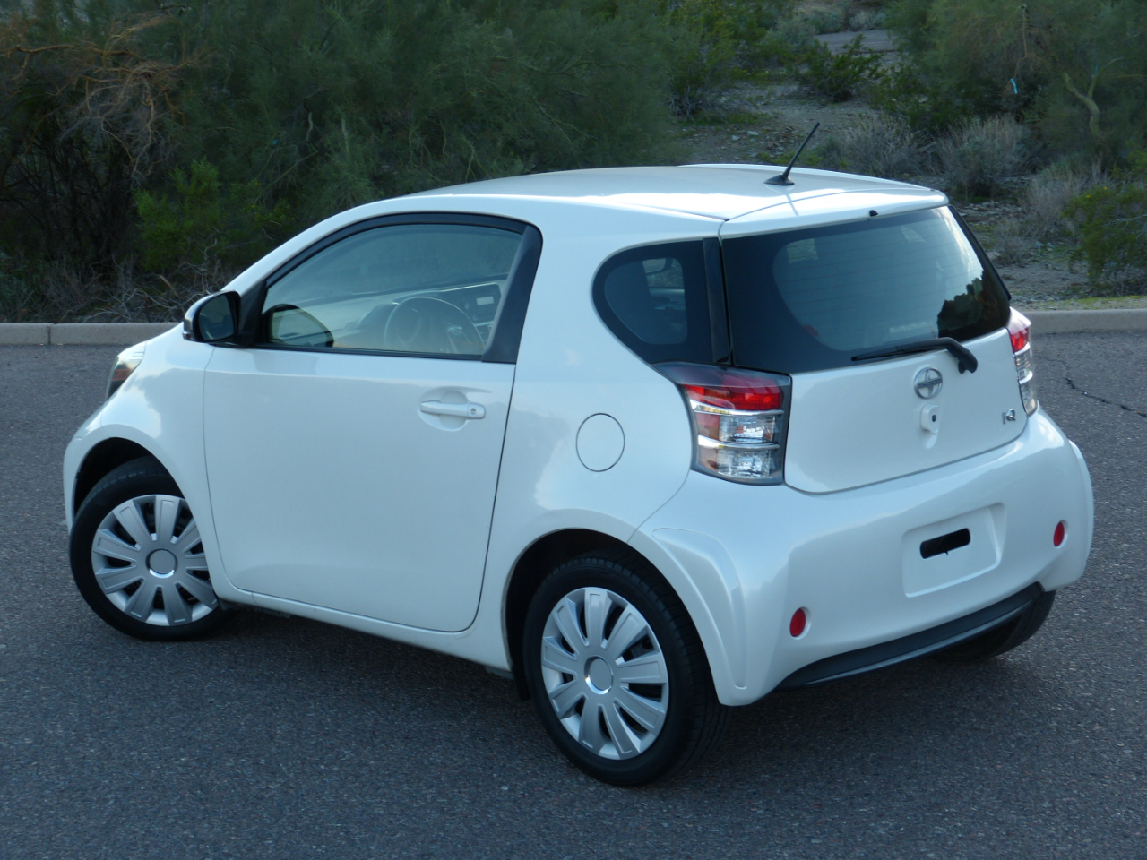 Scion iQ 3-Door Hatchback AT 2013 Scion iQ 3-Door Hatchback AT 2013