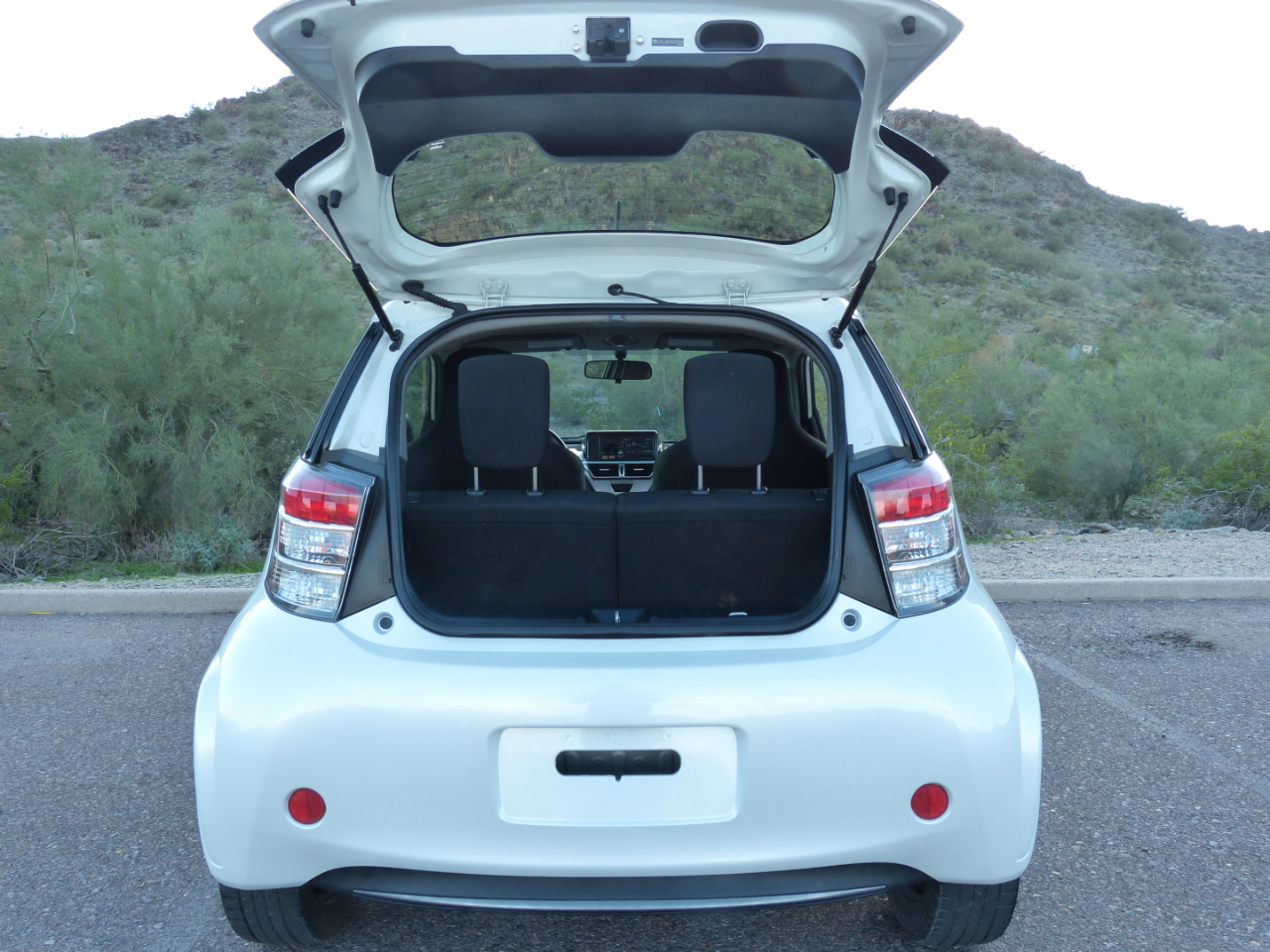 Scion iQ 3-Door Hatchback AT 2013 Scion iQ 3-Door Hatchback AT 2013