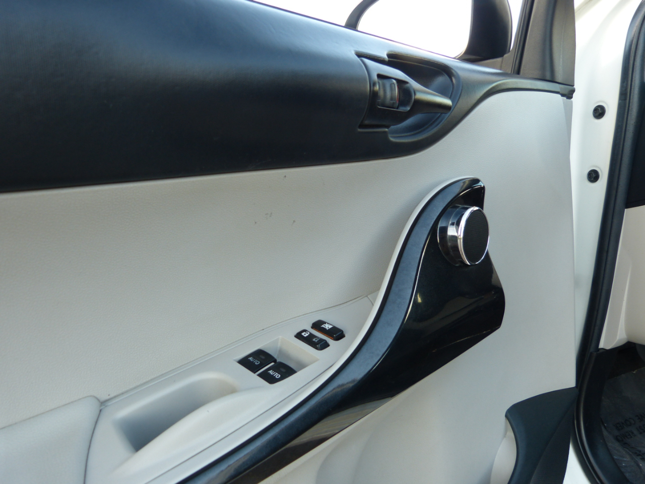 Scion iQ 3-Door Hatchback AT 2013 Scion iQ 3-Door Hatchback AT 2013