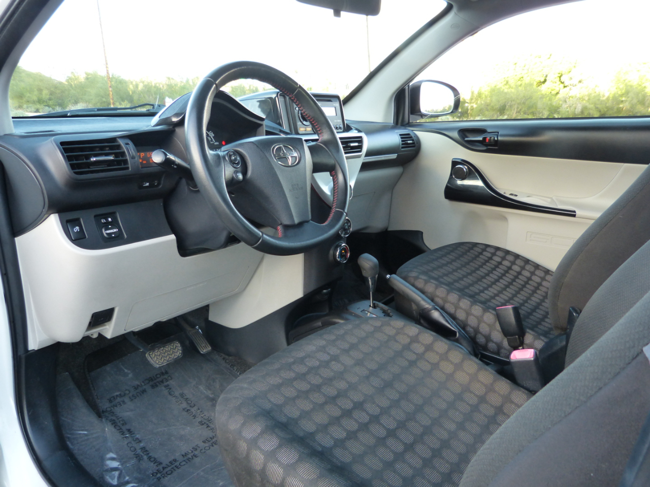 Scion iQ 3-Door Hatchback AT 2013 Scion iQ 3-Door Hatchback AT 2013