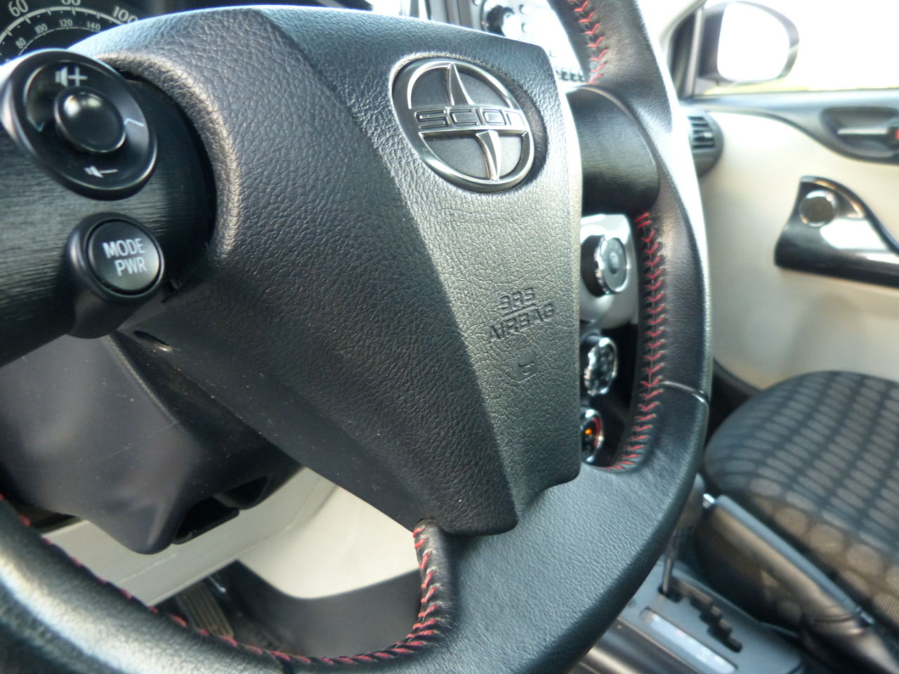 Scion iQ 3-Door Hatchback AT 2013 Scion iQ 3-Door Hatchback AT 2013