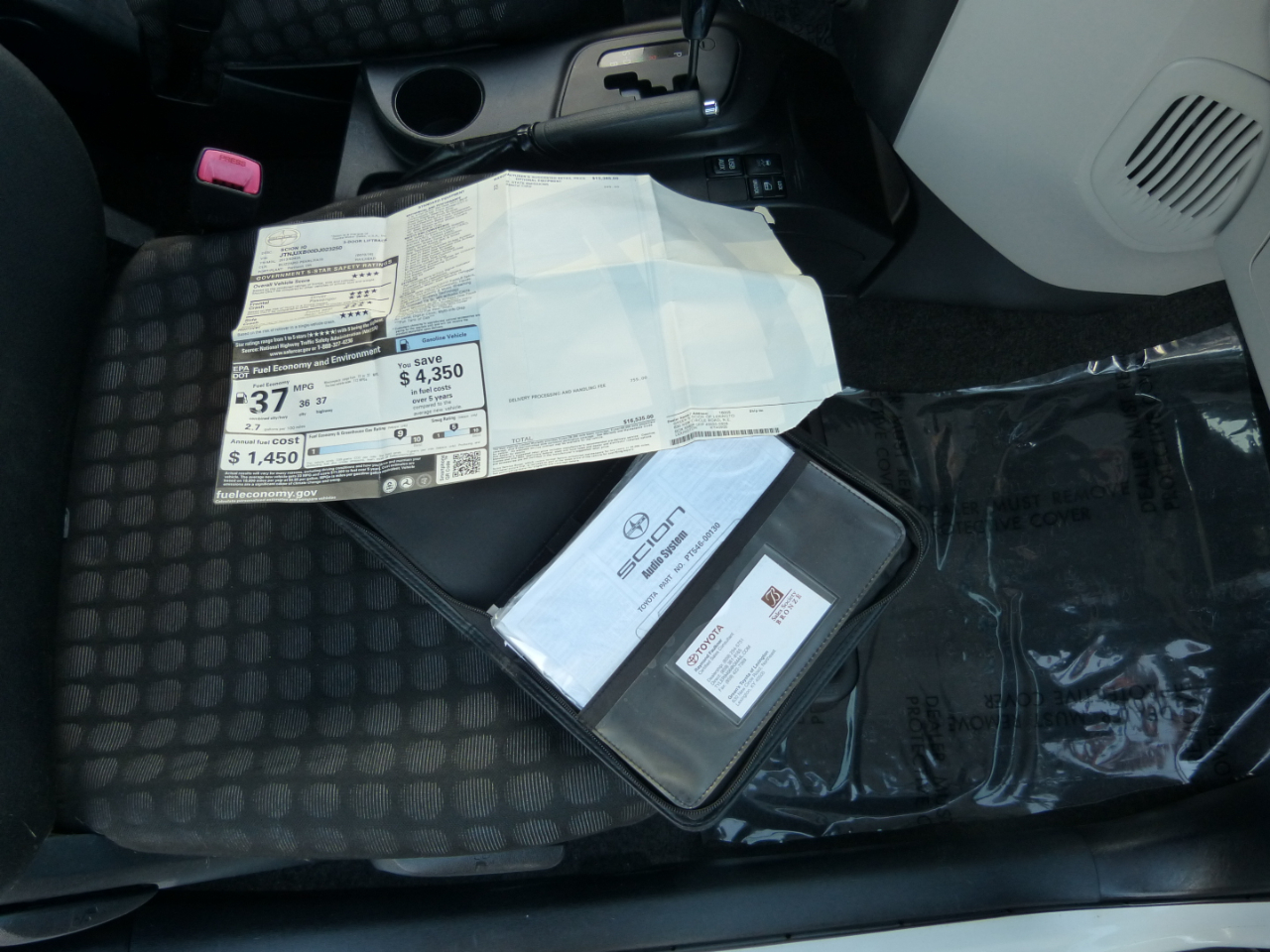 Scion iQ 3-Door Hatchback AT 2013 Scion iQ 3-Door Hatchback AT 2013